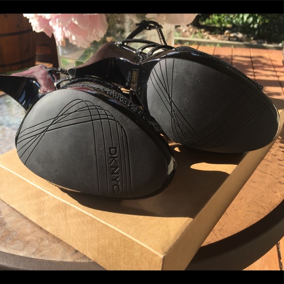 โจ DKNYC Zuri Ankle Strap Heels NWOT - Picture 3 of 9